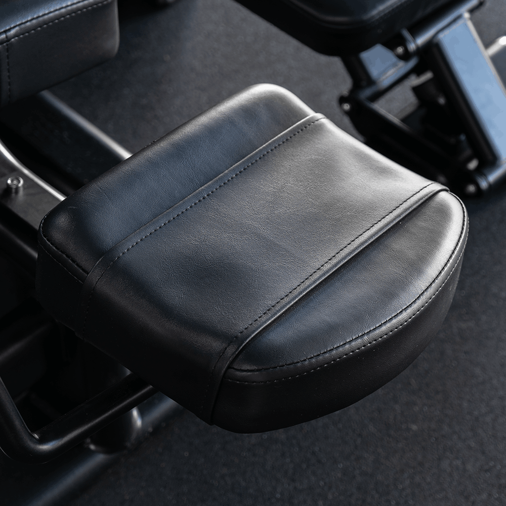 SE-28735-patada-gluteo-apoyo-detalle-cuero